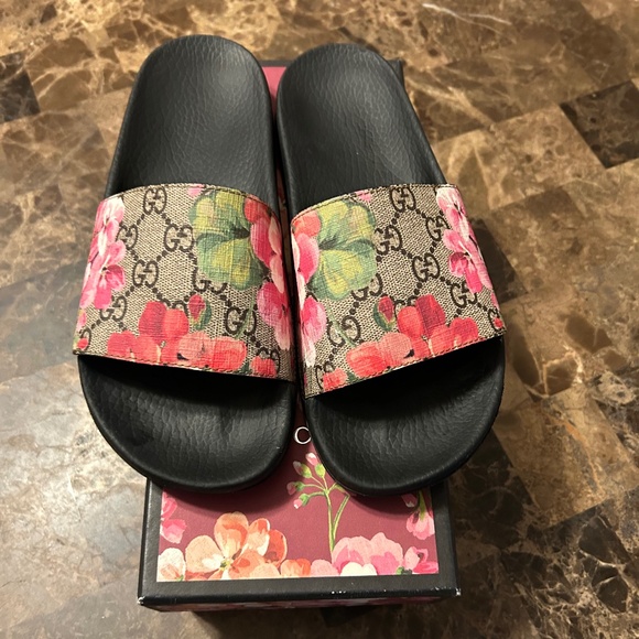 Gucci GG Slide Sandals-Authentic - Picture 2 of 7